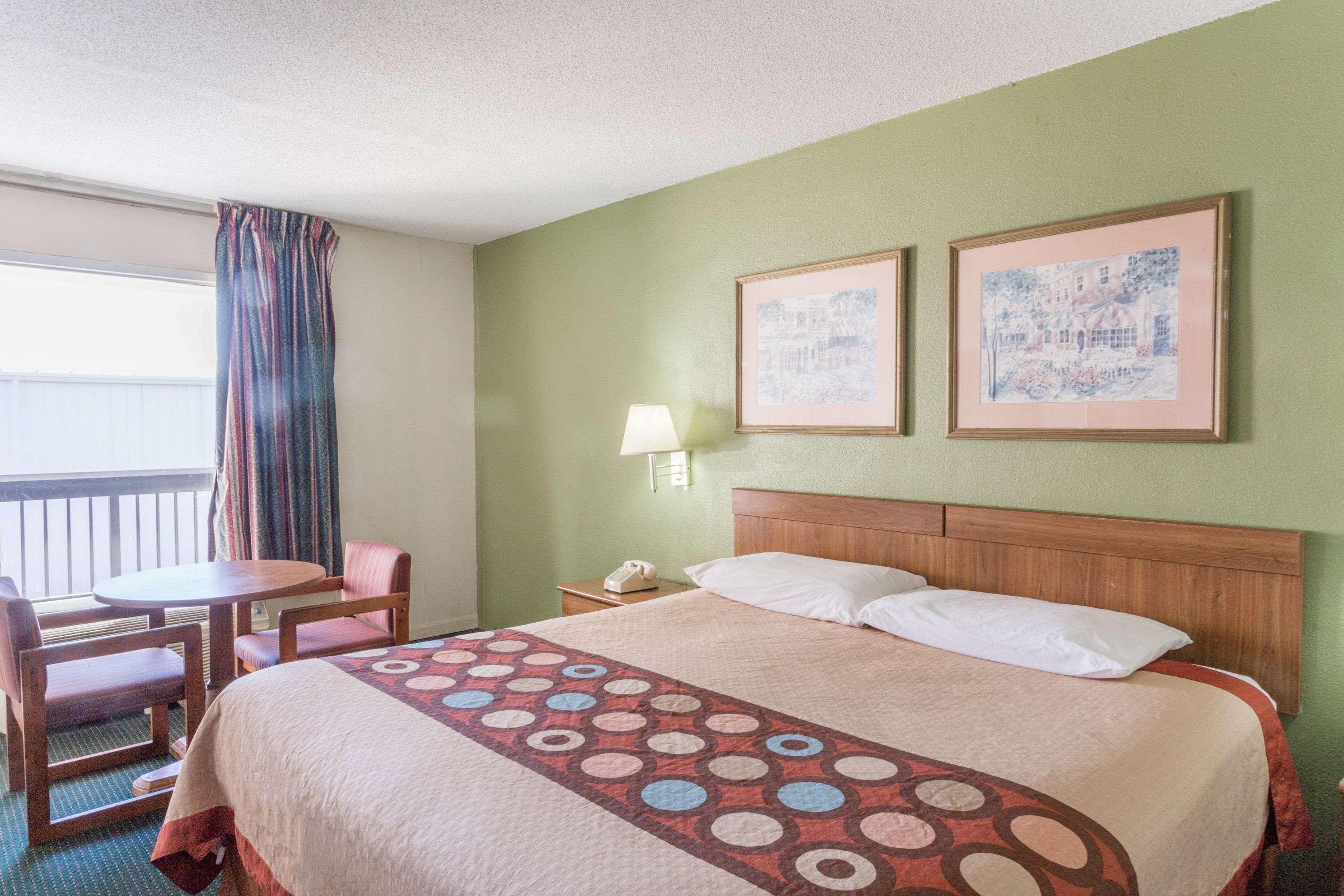 Super 8 By Wyndham Tifton Hotel Exterior photo