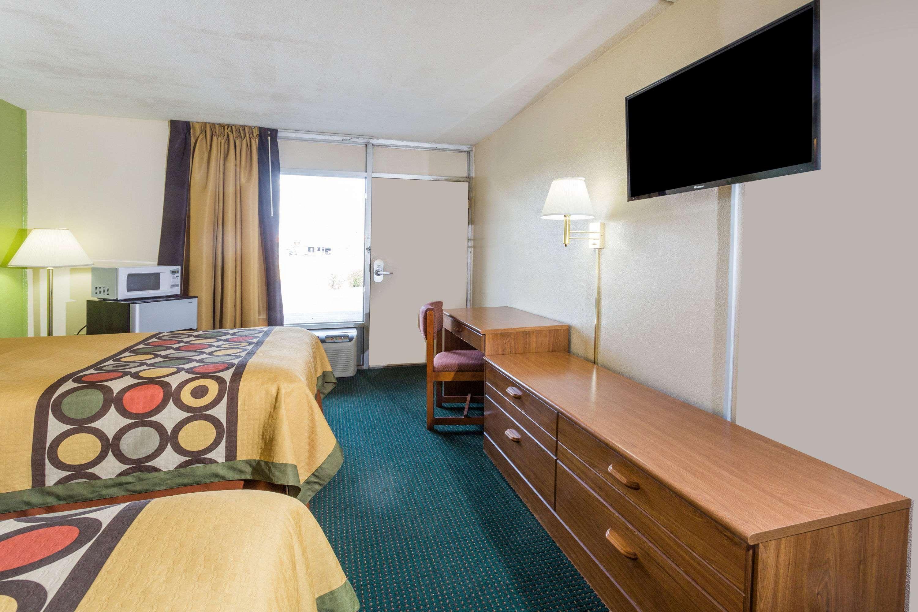 Super 8 By Wyndham Tifton Hotel Exterior photo