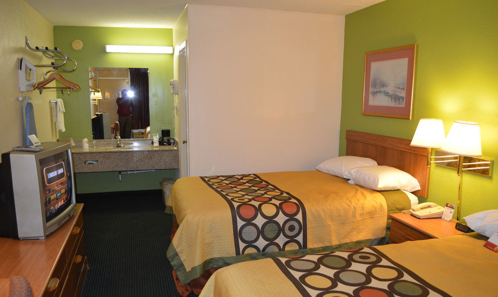 Super 8 By Wyndham Tifton Hotel Exterior photo