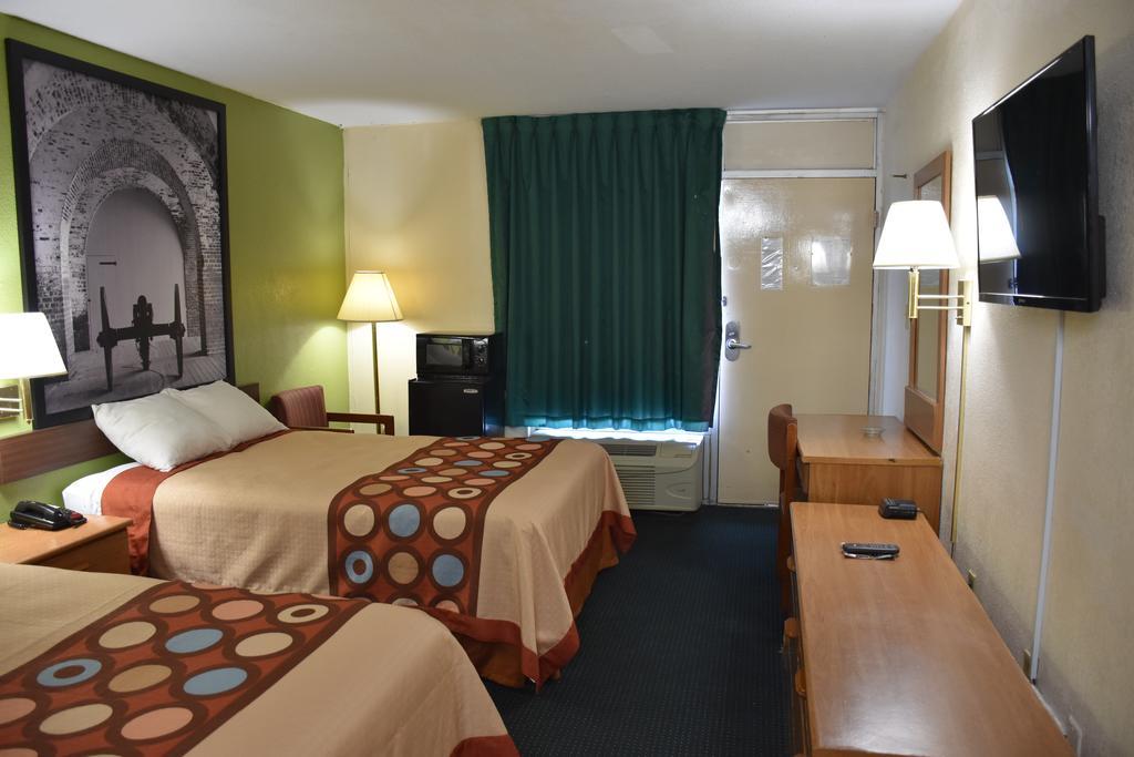 Super 8 By Wyndham Tifton Hotel Exterior photo